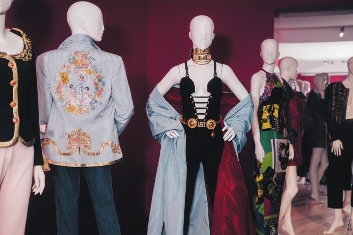 Duik in het universum van Versace